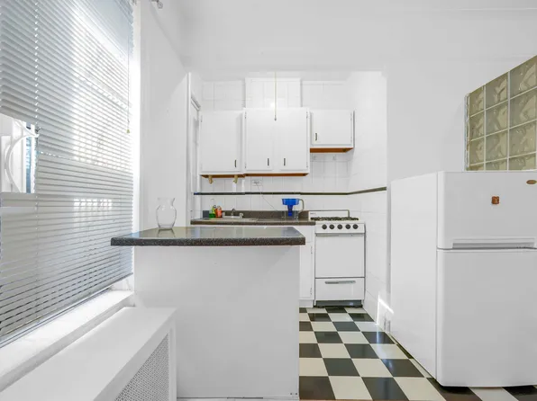 44-14 Newtown Road image 4 of 11