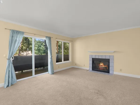 2417 SW Nebraska St APT 4, Portland, OR 97239