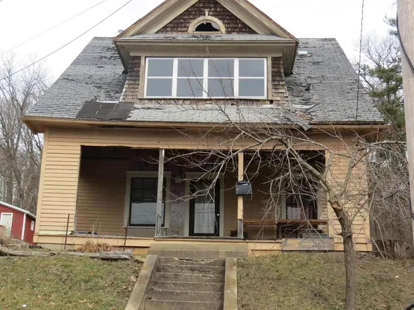 210 Milwaukee St #A, Savanna, IL 61074