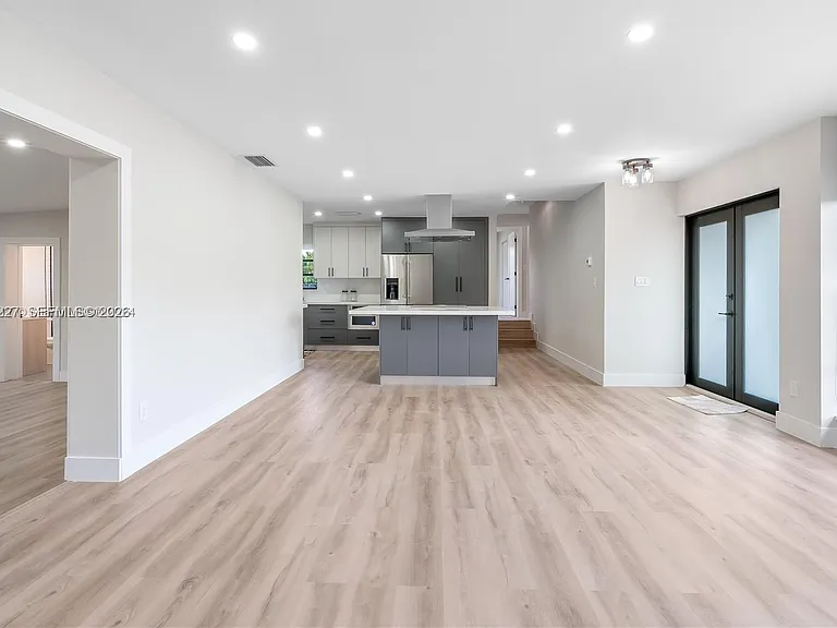 8421 SW 27th Ter — Photo 15