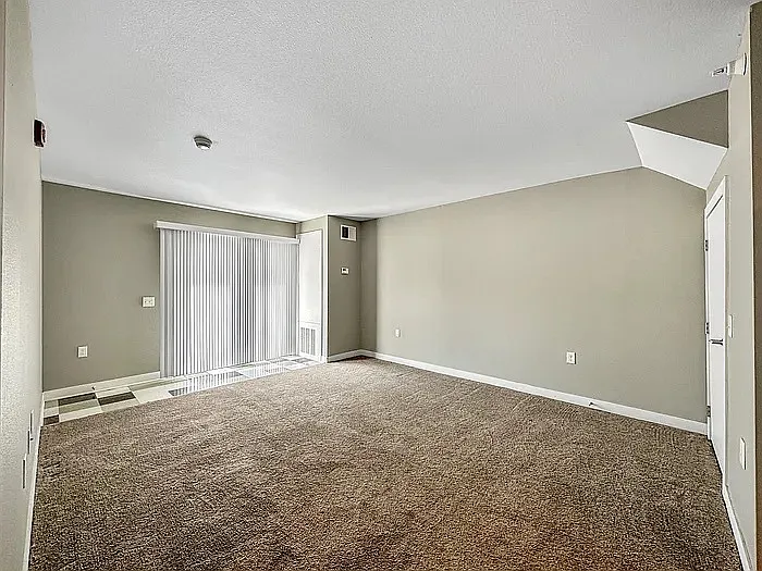 2440 SW 9th St S — Photo 8