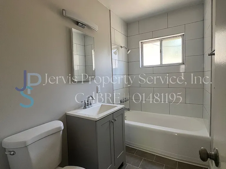 10321 Downey Ave #4 — Photo 8