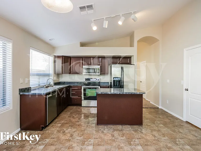 38154 N Rusty Ln — Photo 4