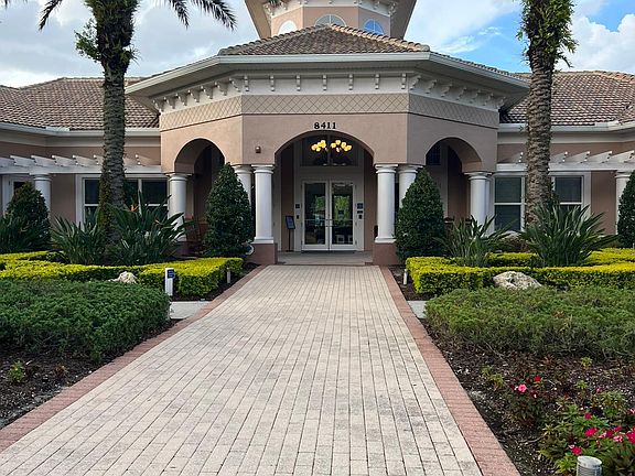 Unit is closely located to the main entrance and the clubhouse. Main entrance is located on the beautiful palm tree lined street of Masters Blvd. The entrance to the Omni Resort is also on this same street.
