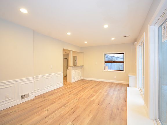 4th image of 2364 Yost Blvd