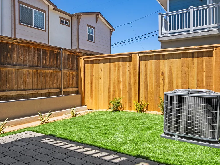 1345 Holly Ave — Photo 34