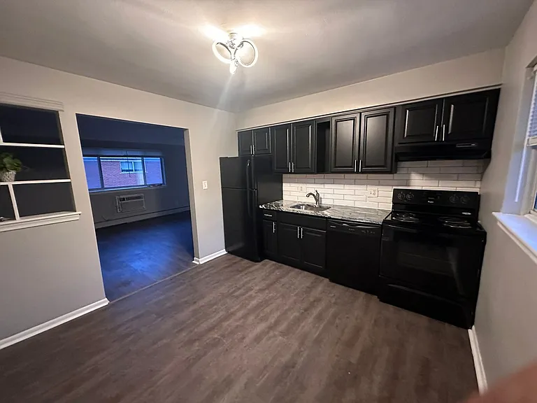 629 Maple Rd — Photo 2