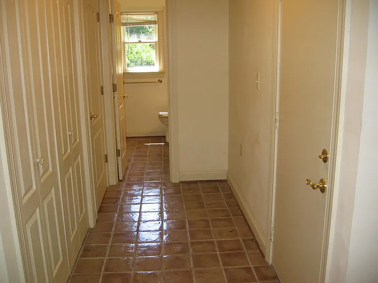105 Mariners Cir — Photo 12