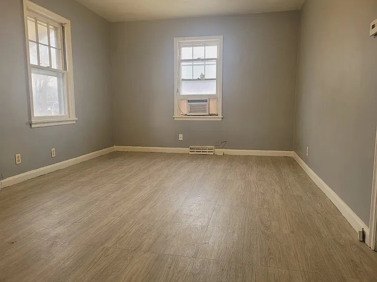 1611 N Locust St — Photo 3