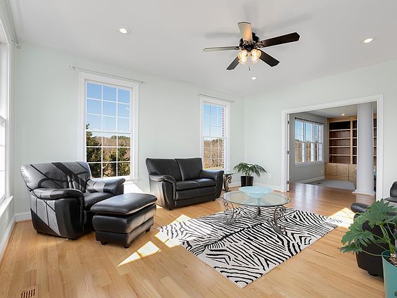 5th image of 14540 Nina Ct