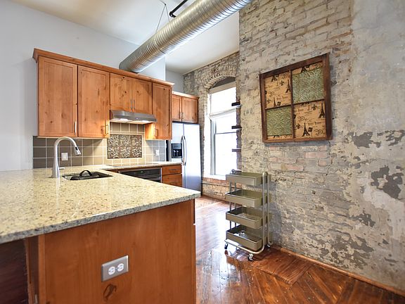 5th image of 401 E 4th St Ste 305