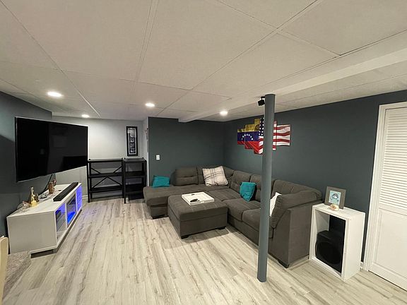 4th image of 208 Holly Ln