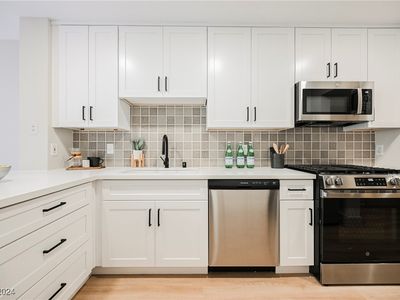 7624 Amato Ave, Las Vegas, NV, 89128