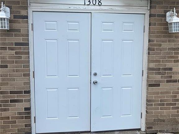 4th image of 1308 Cherry Hill Dr