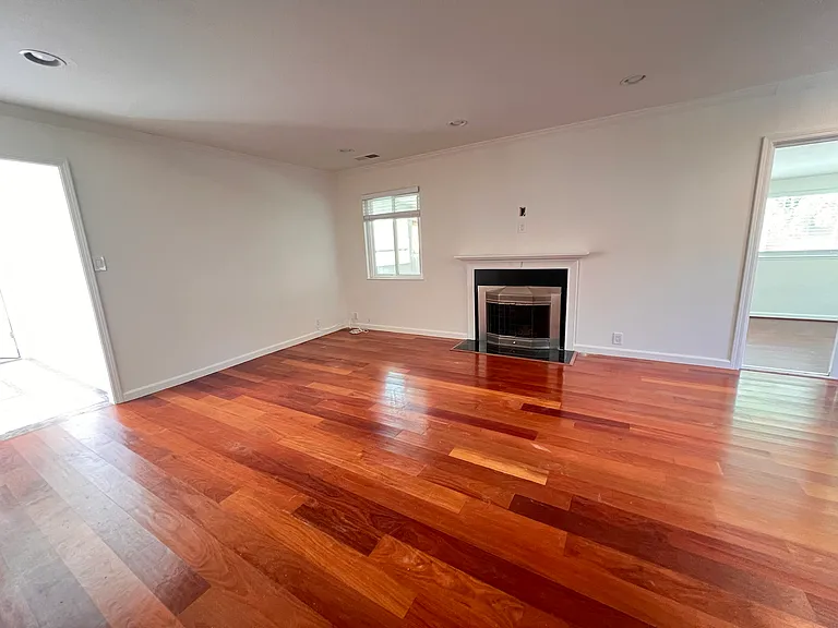 3192 Maddux Dr — Photo 2