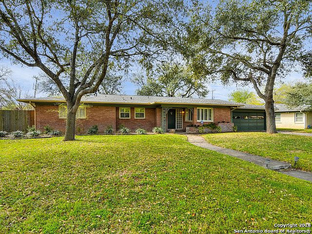 1st image of 610 Robinhood Pl