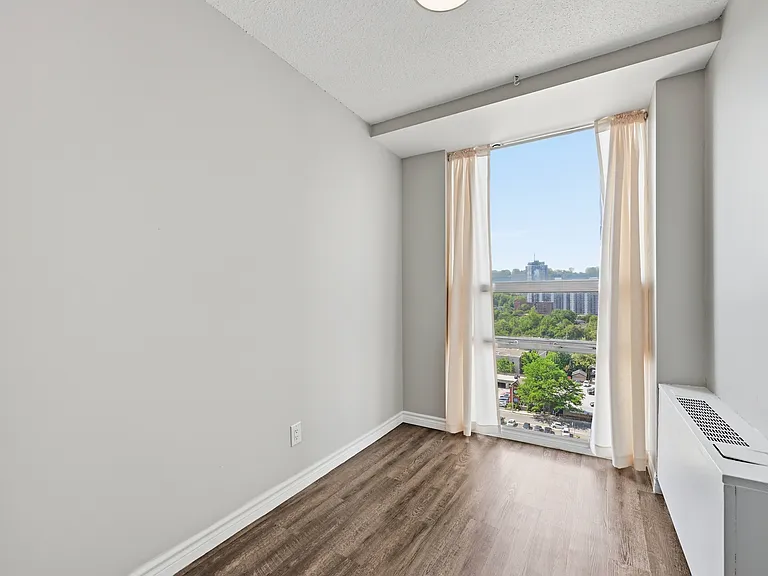 115 Main St E — Photo 15