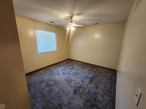 3rd image of 30522 Oakridge Manor Dr