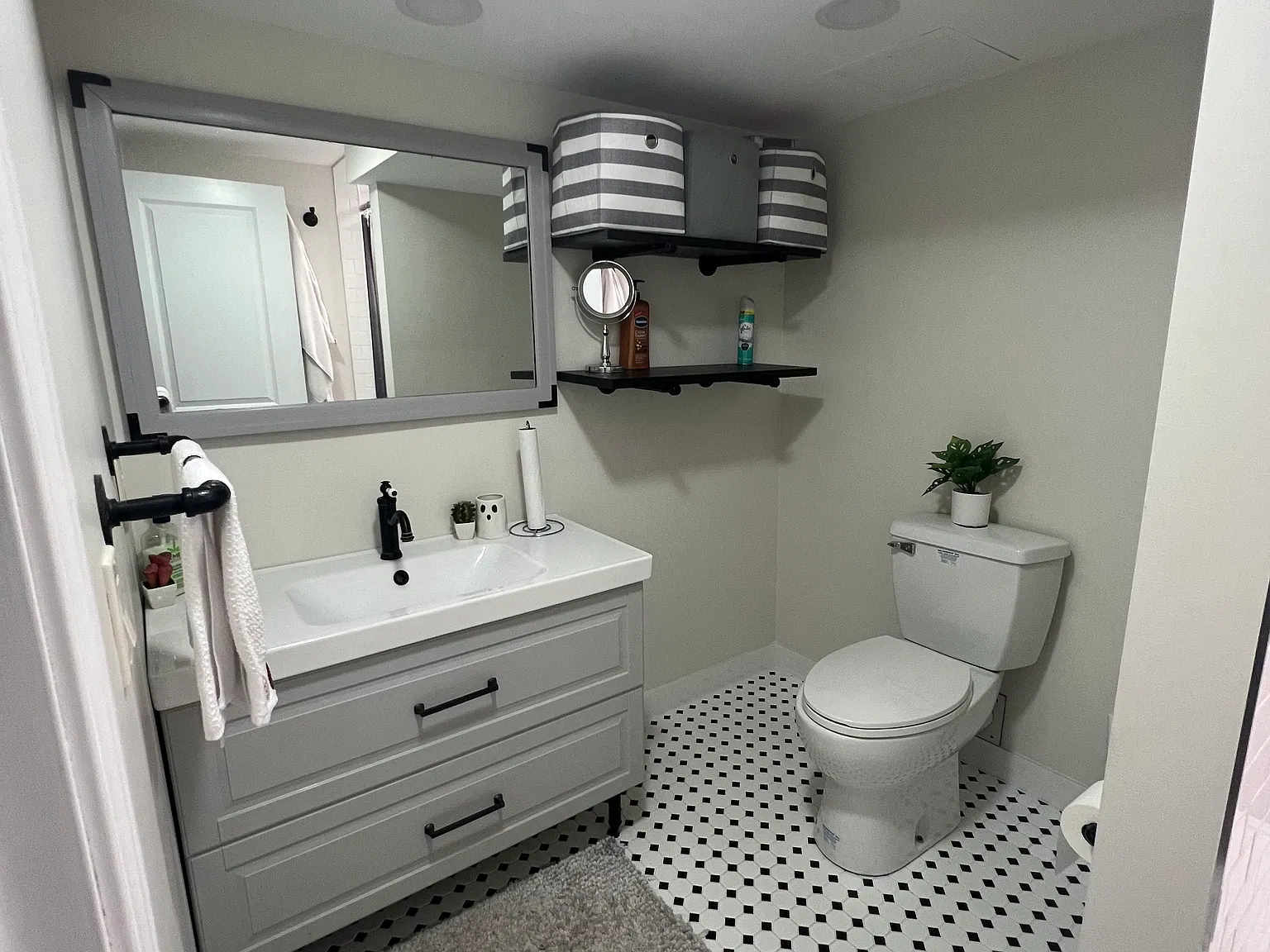 6 bed, 2400 sqft, $4,200 — Photo 2