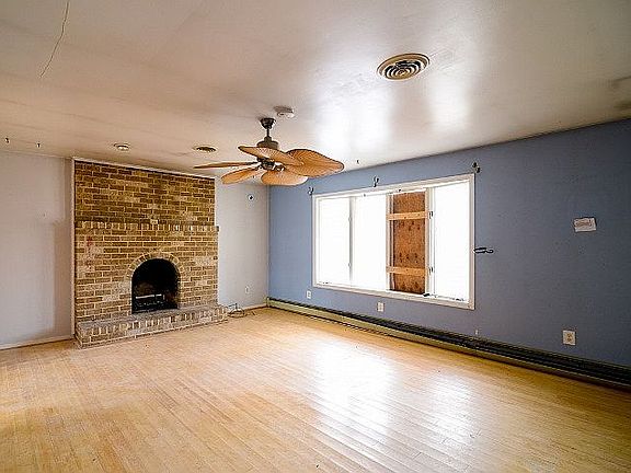 5th image of 110 Willow Dr