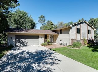 1297 Nursery Hill Ln, Arden Hills, MN 55112