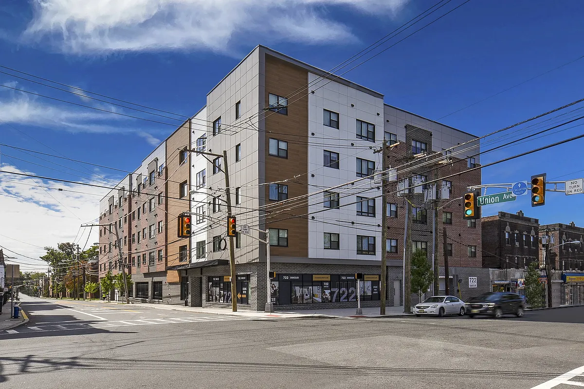 Building Photo - 722 Chancellor