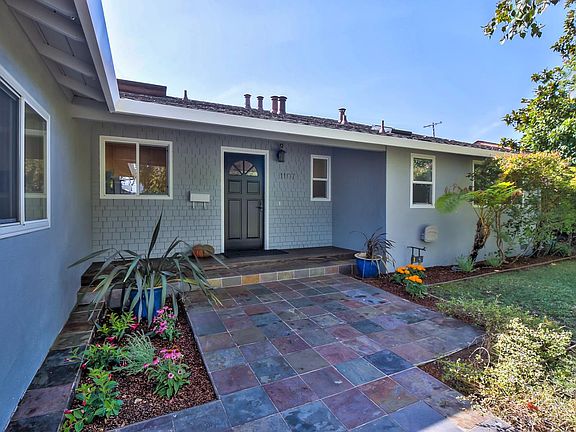 3rd image of 1107 Cuesta Dr