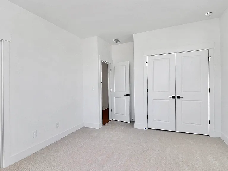 5027 Dutchess Dr — Photo 15