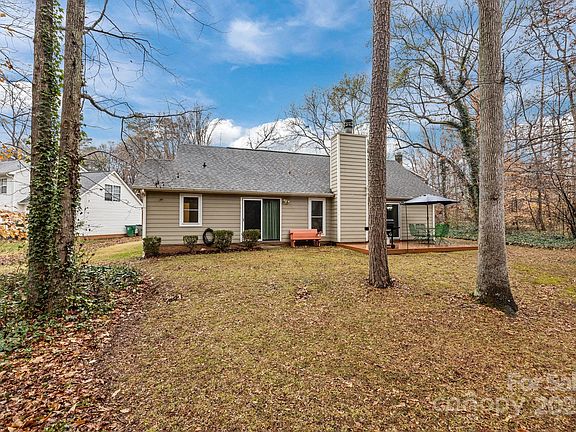 3rd image of 1600 Rocky Glen Ln