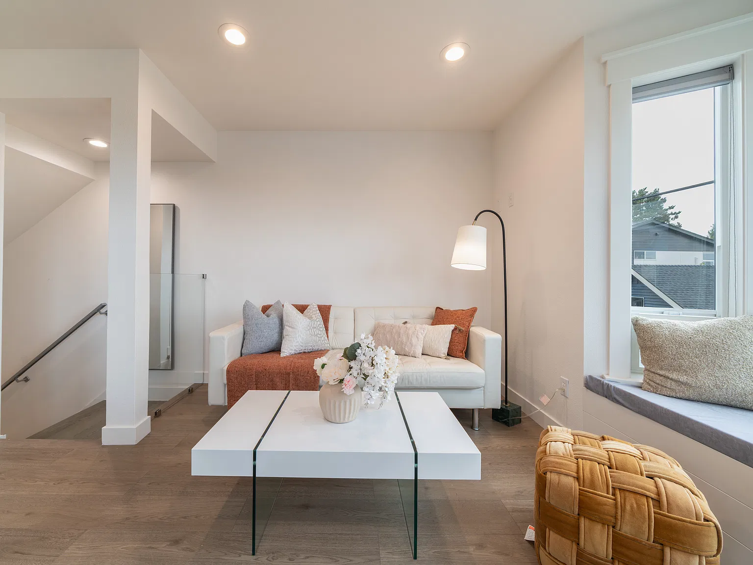 3 bed, 1.5 bath, 1150 sqft, $4,000 — Photo 1
