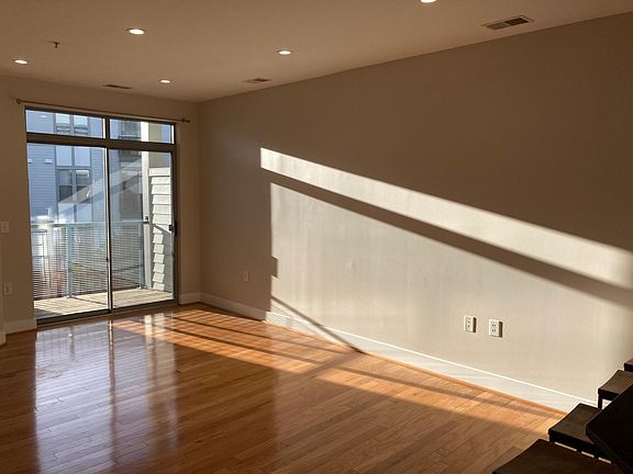 5th image of 1800 Wilson Blvd