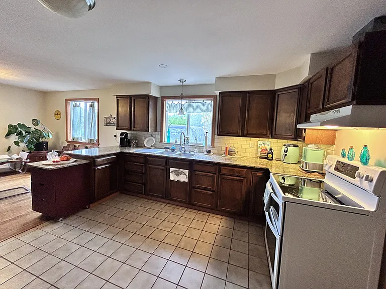 80 Bradley Pl — Photo 7