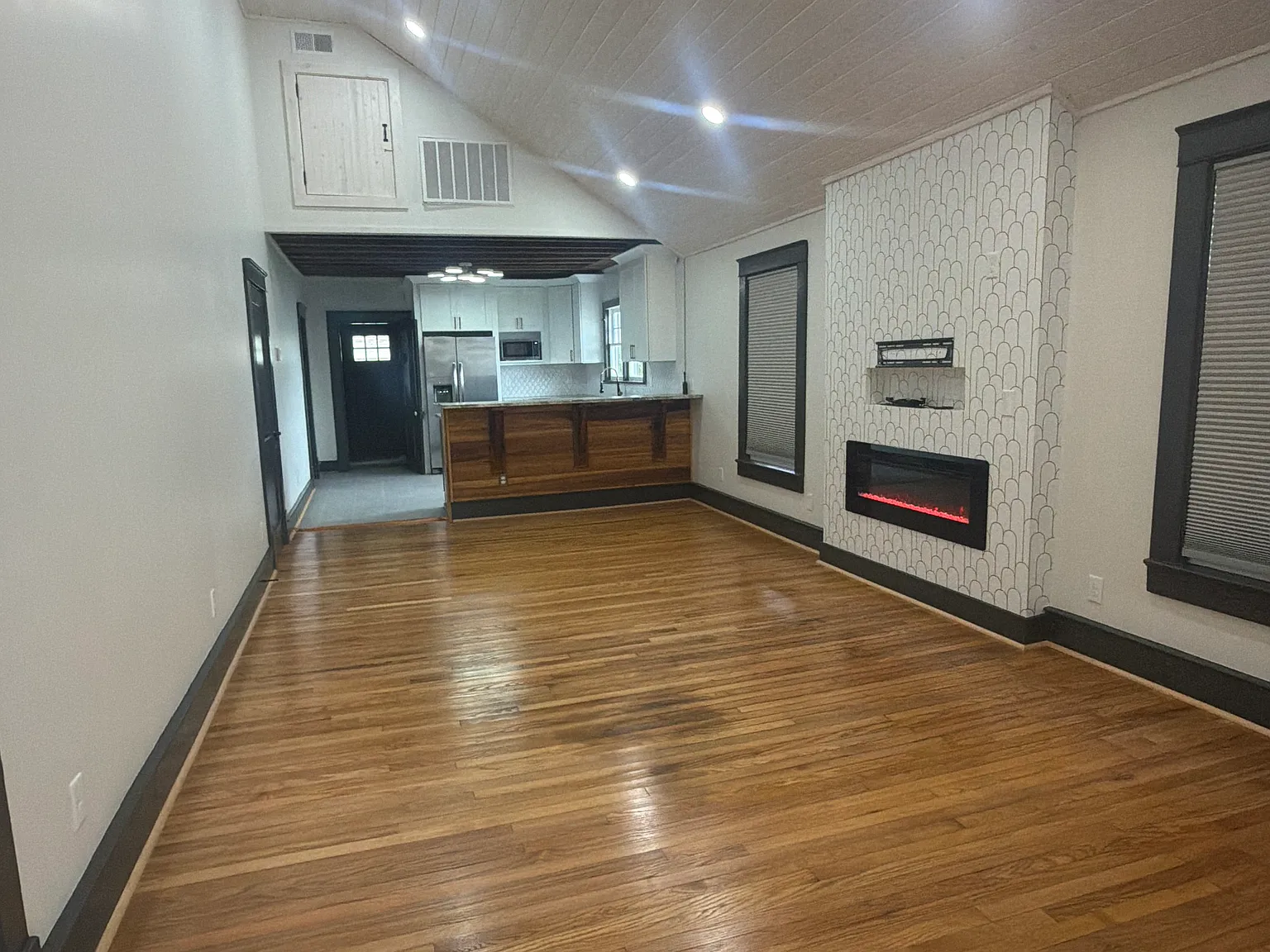 3 bed, 1430 sqft, $2,275 — Photo 4