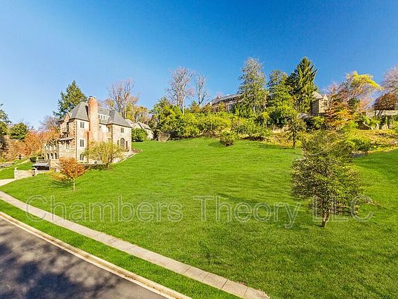 4th image of 2701 32nd St NW