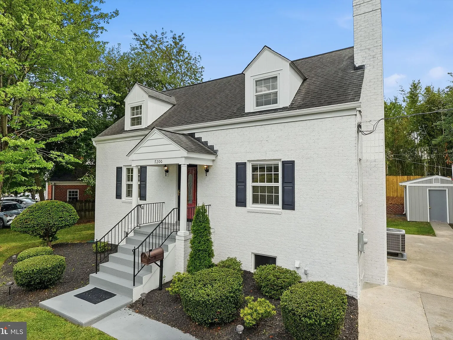 4 bed, 3.0 bath, 2700 sqft, $3,500 — Photo 3