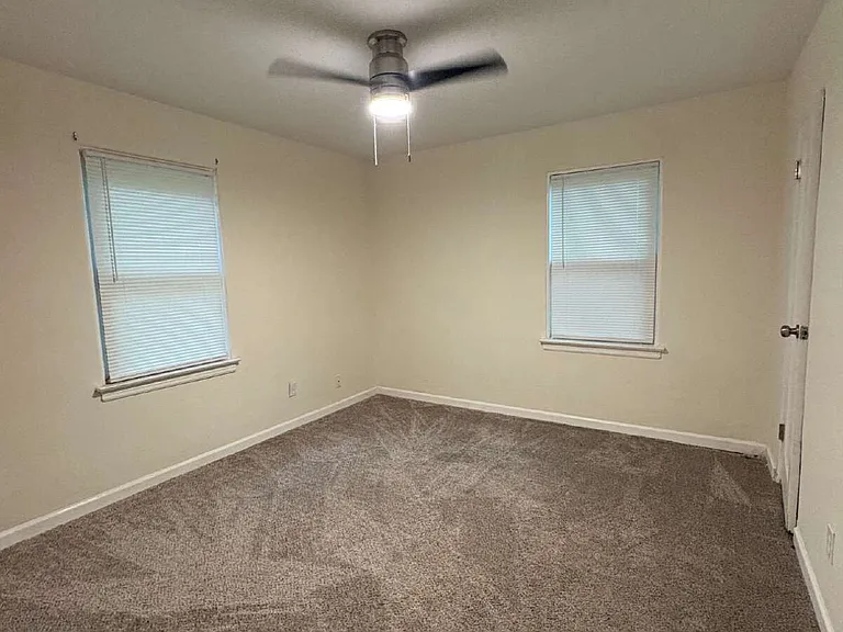 9814 Vickie Pl — Photo 5