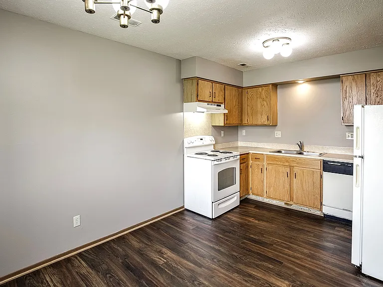 Gold Coast Apartments — Photo 33