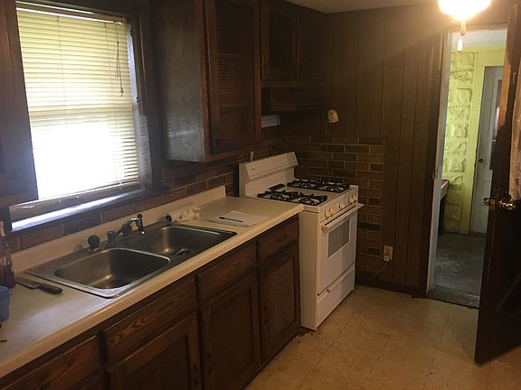 4th image of 324 N Burbank Dr