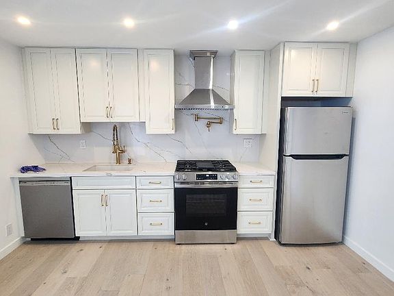 4th image of 1846 12th St #C