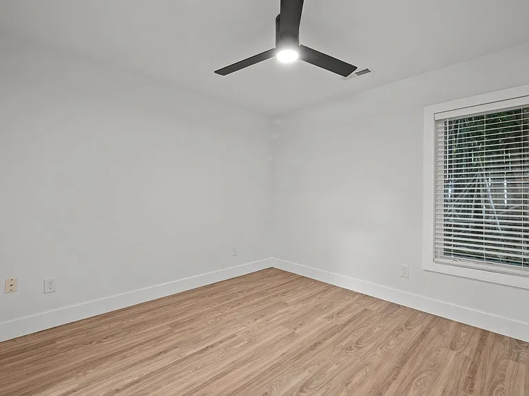1001B N Gregson St — Photo 18