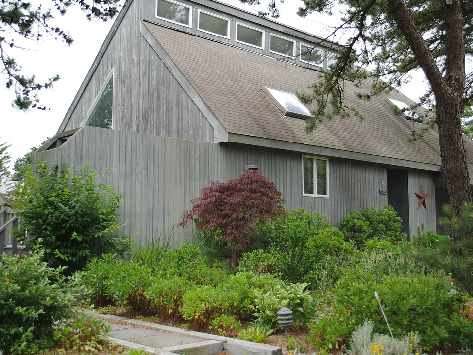 36 Wyandanch Ln