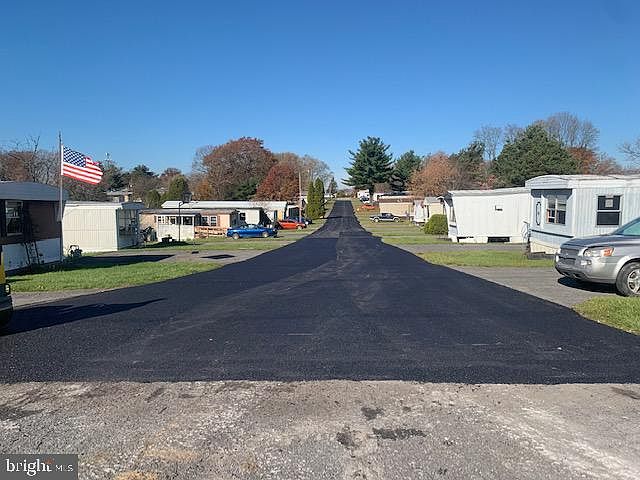 2nd image of 475 Stoystown Rd