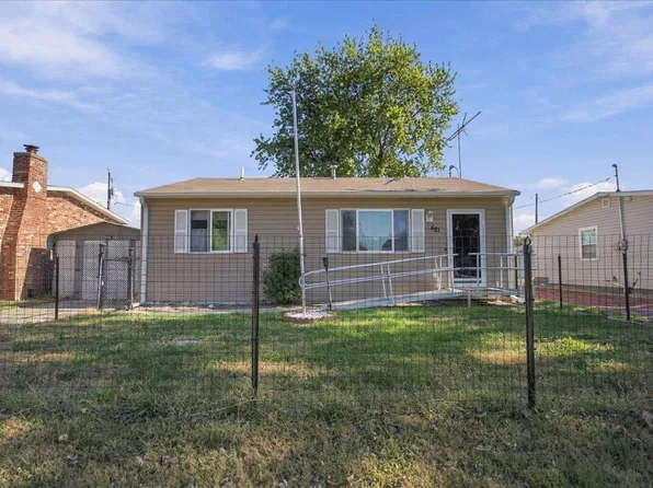 421 N 38th St, Council Bluffs, IA 51501