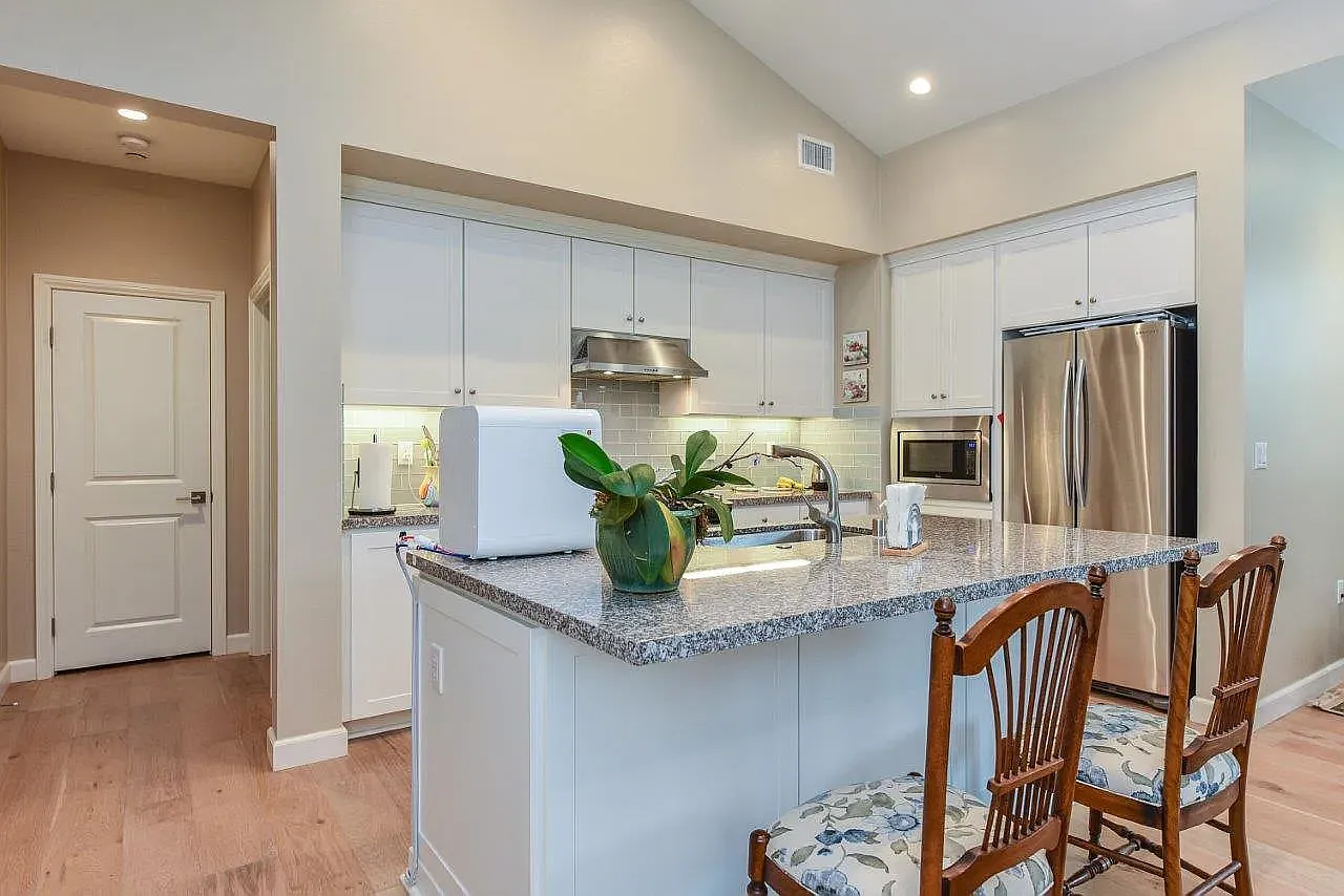 2 bed, 1343 sqft, $1,750 — Photo 3