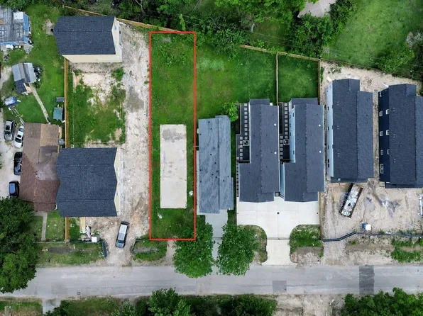 951 Ringold St, Houston, TX 77088