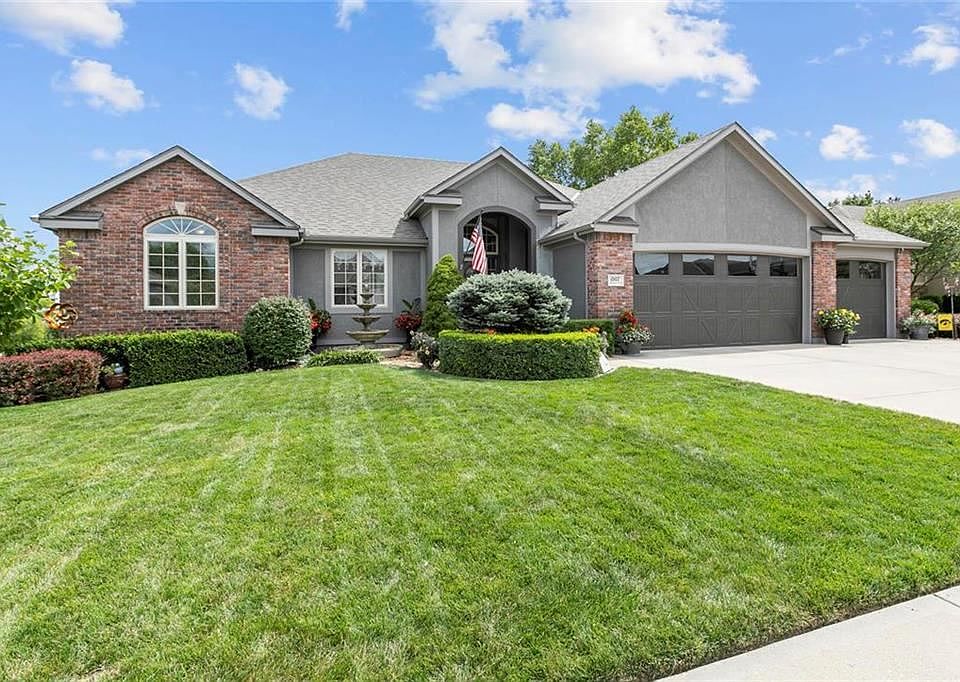 1st image of 1007 NW Pecan Dr