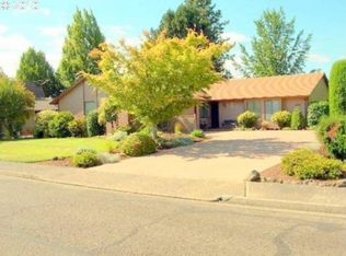 1301 NW Greenbriar Pl, McMinnville, OR 97128