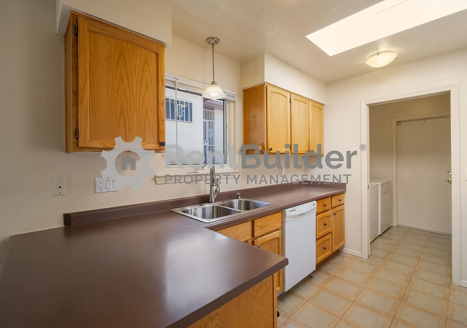 3 bed, 2.0 bath, 1108 sqft, $1,795 — Photo 2
