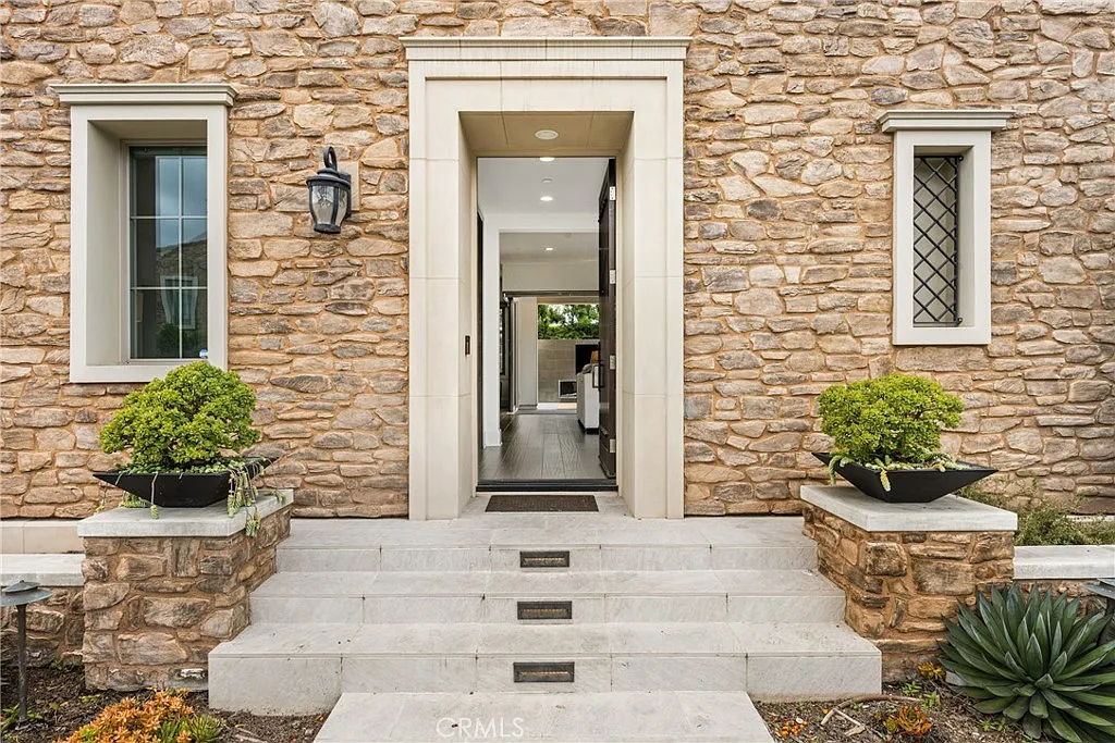 4 bed, 4.5 bath, 2766 sqft, $9,500 — Photo 4