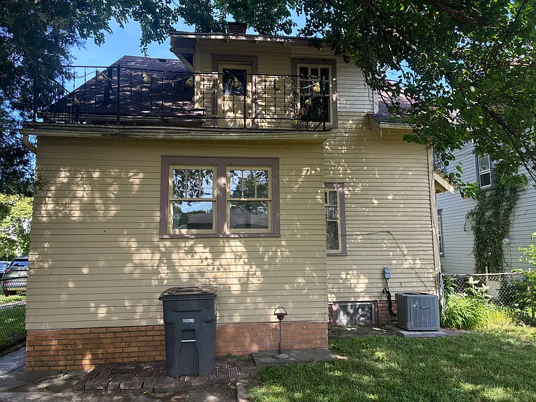 744 Nicholas St — Photo 18